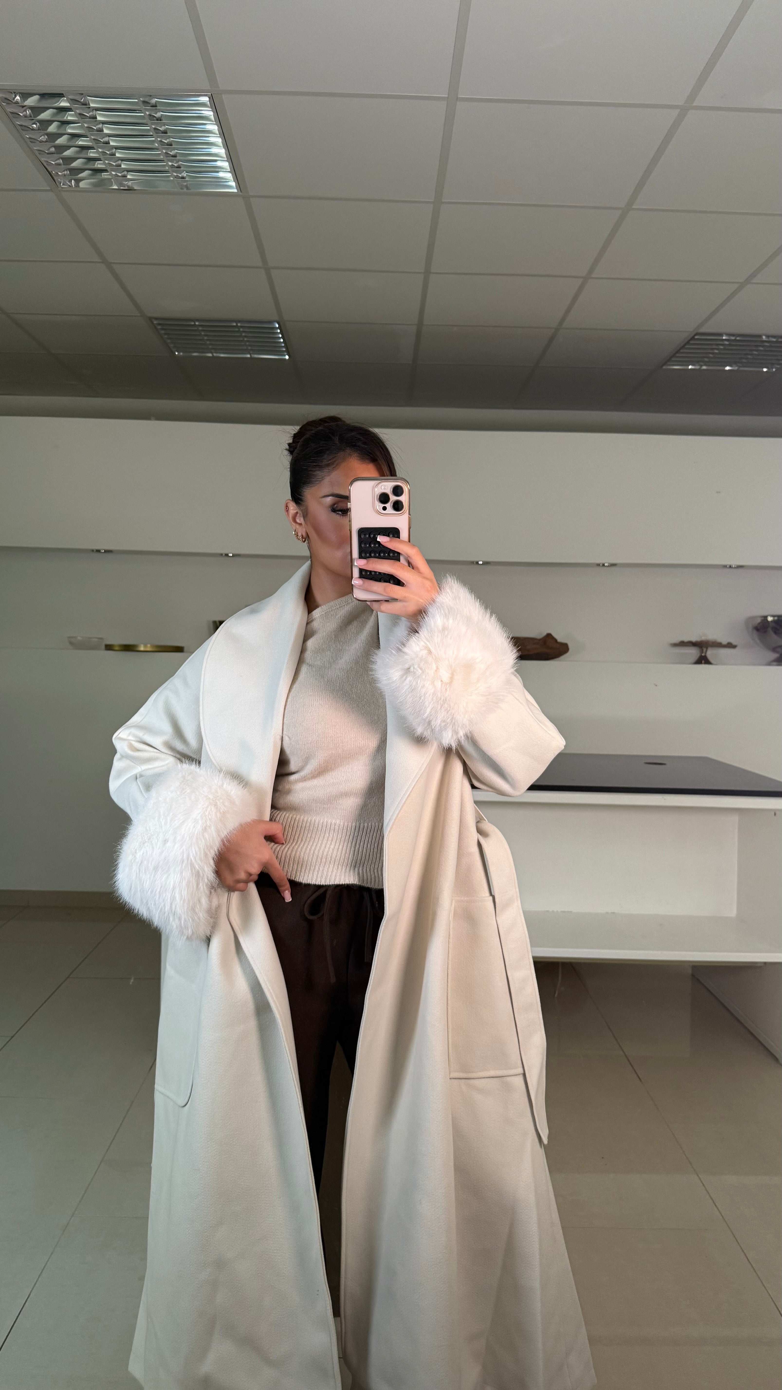 Mantel mit Fellärmel